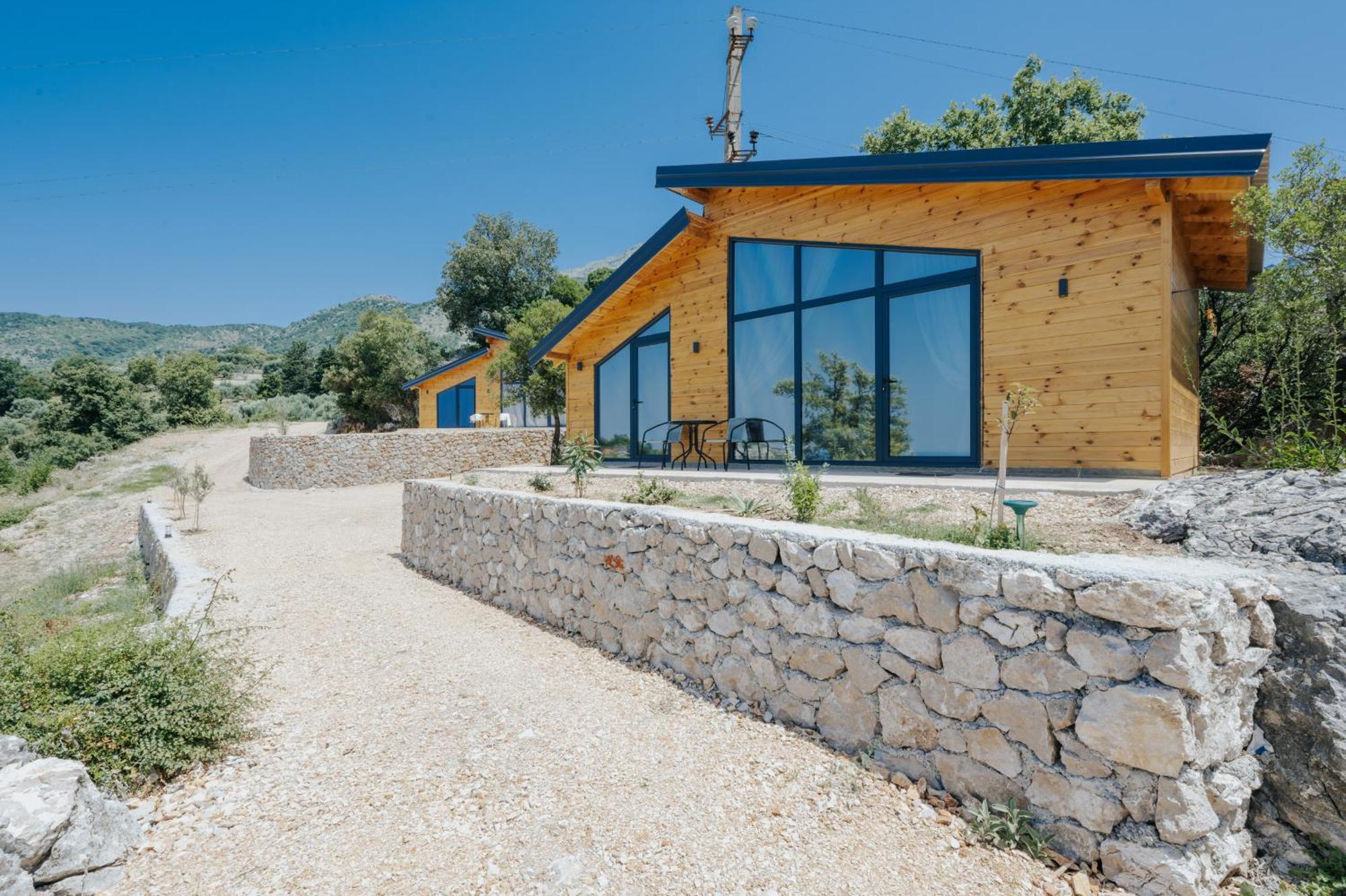 Olive Hills Holiday Homes Bar Exterior foto